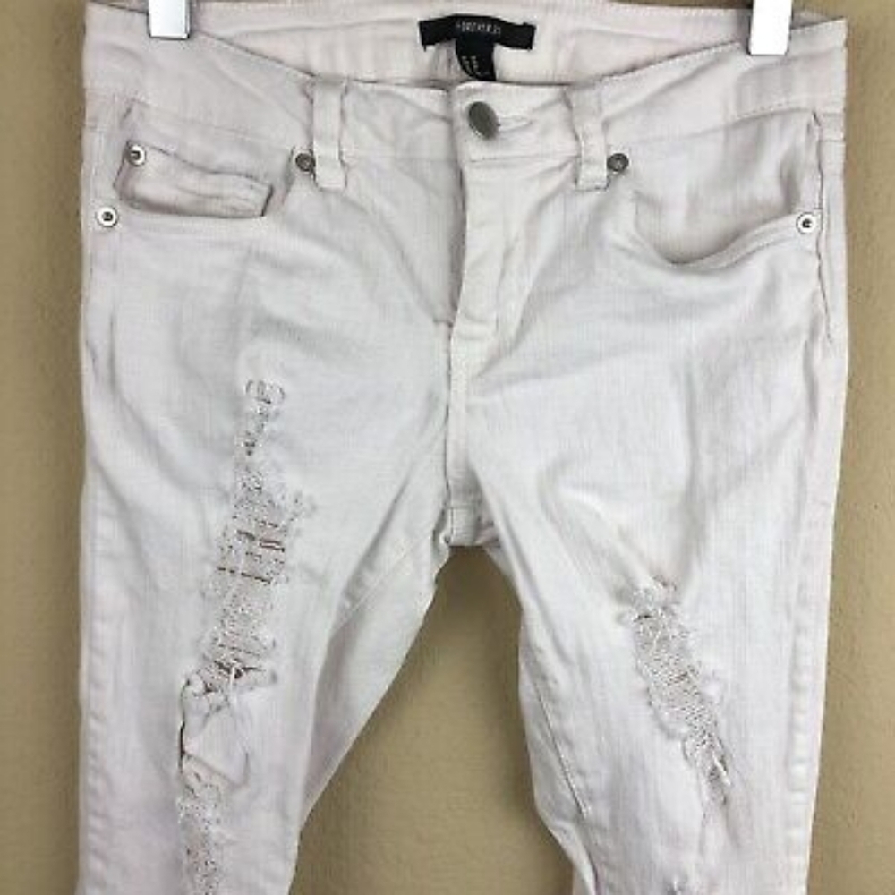 💙Forever 21 Jeans Womens Size 27 White Slim Leg Distressed Pockets  EUC 🎄
